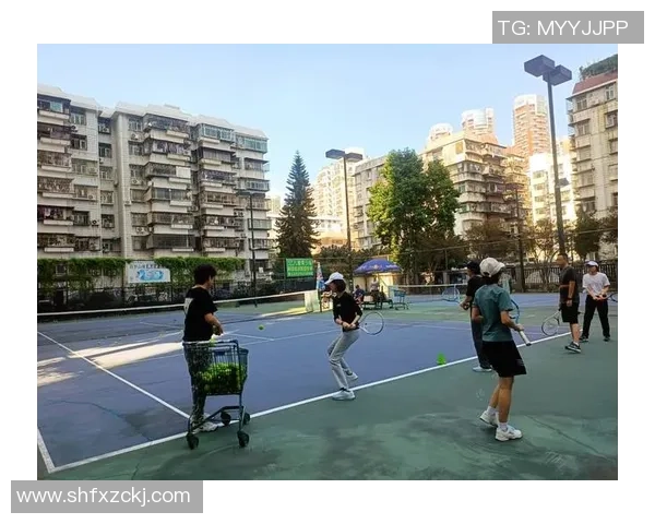 深圳网球队节奏对比分析:技术风格与战术布局的深度探讨